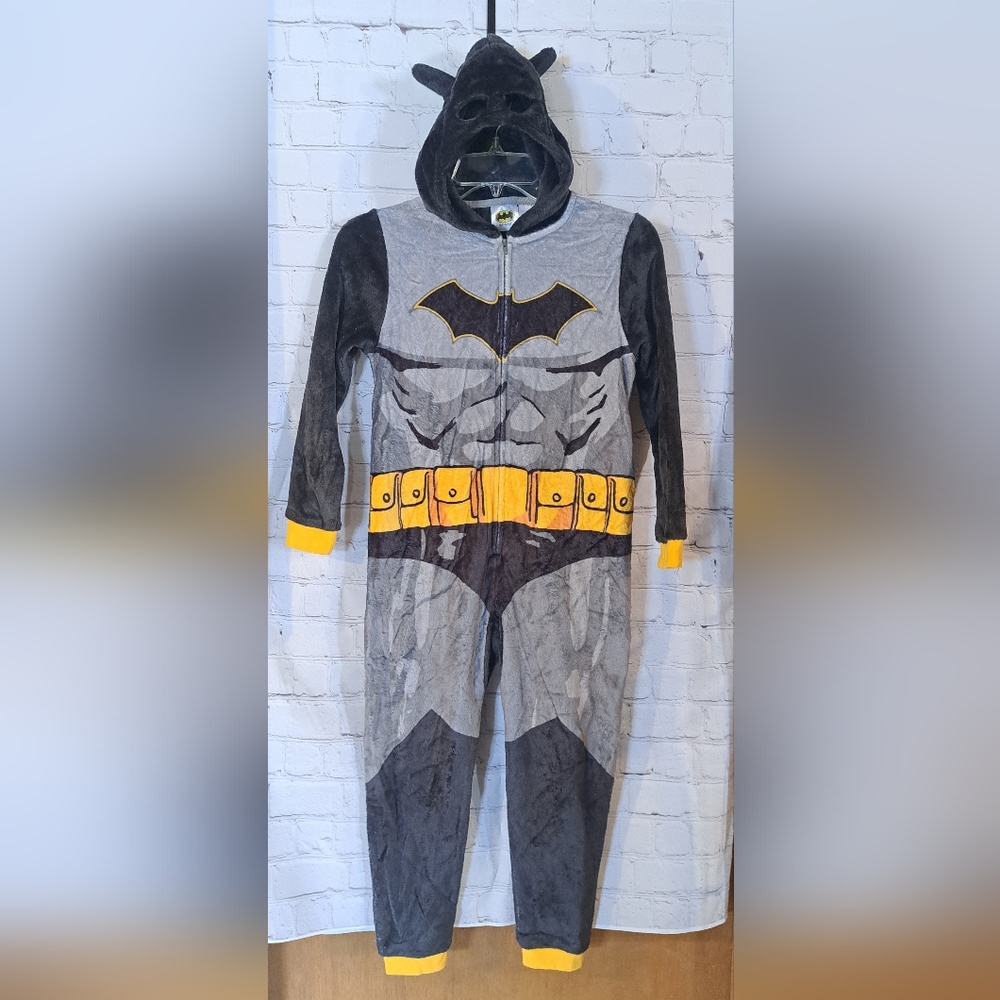 Kids size 7 batman pajamas with cape and hood